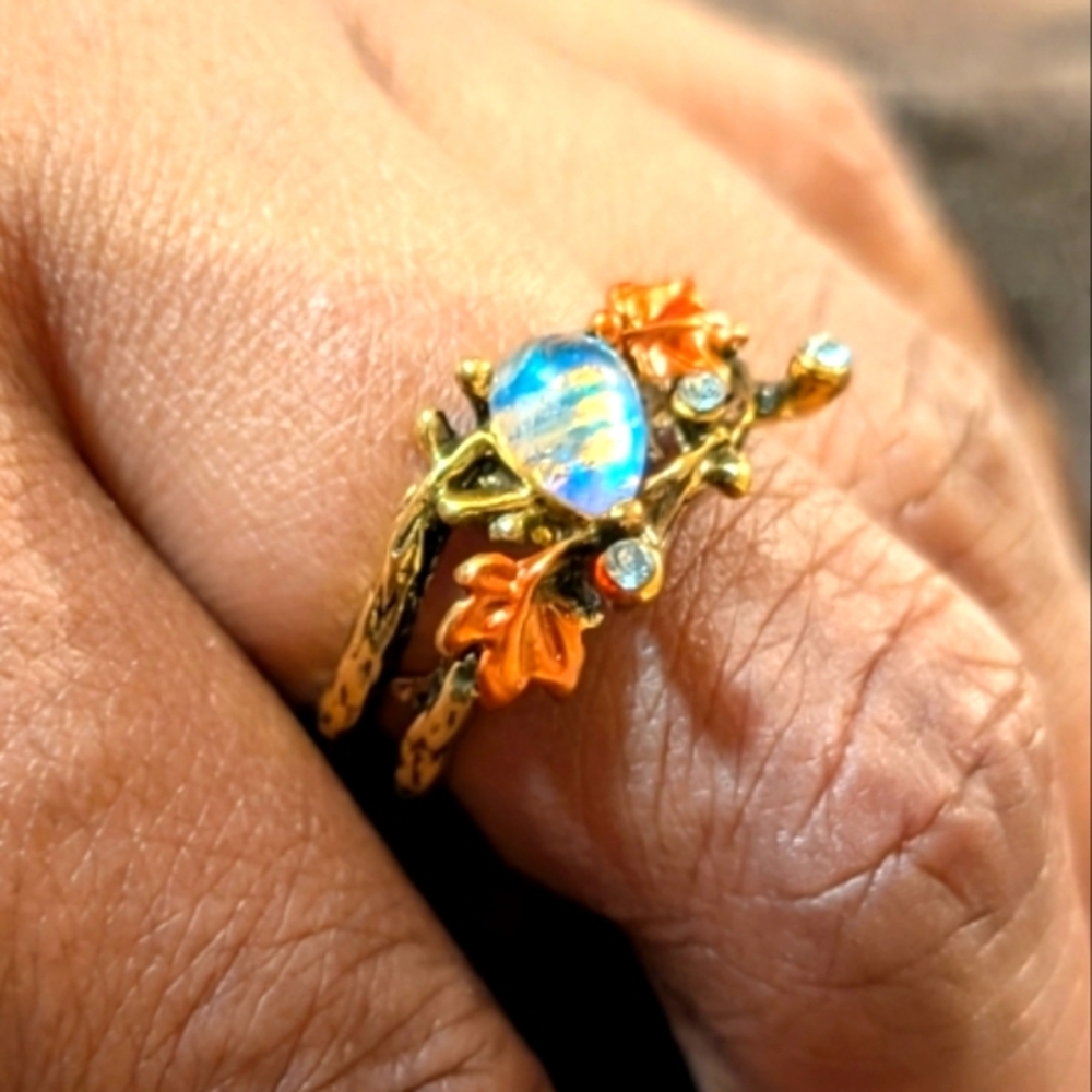 Ladies Vintage Golden and Orange Opal Ring Sz 8